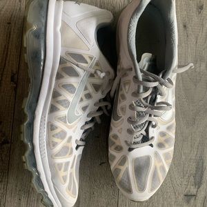 Size 12 WHITE NIKE AIRMAX